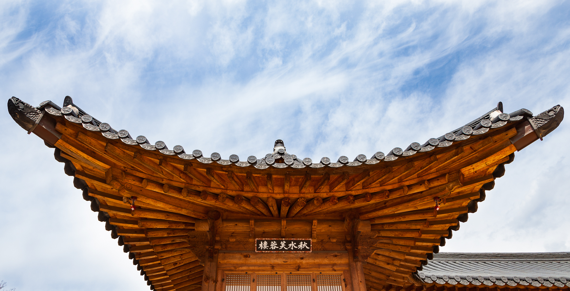 pano Roofline in Gyeongbokgung Palace when shooting photos to print