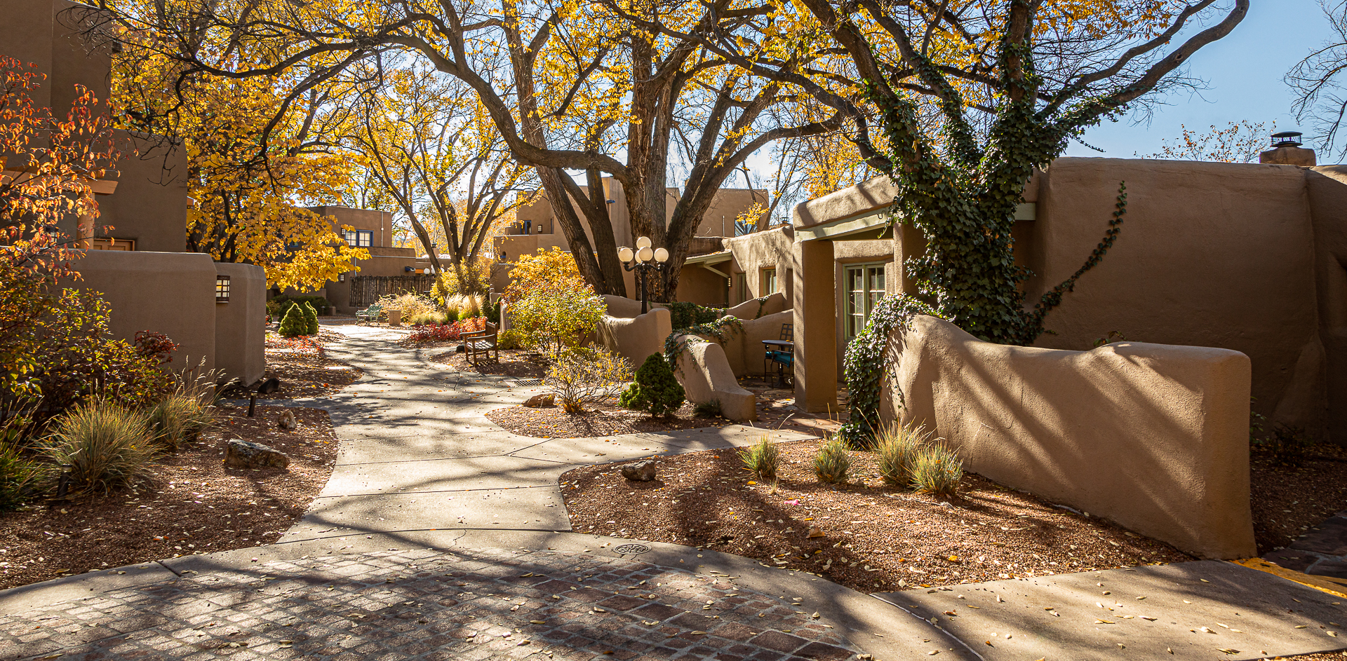 La Posada de Santa Fe landscaping in the fall
