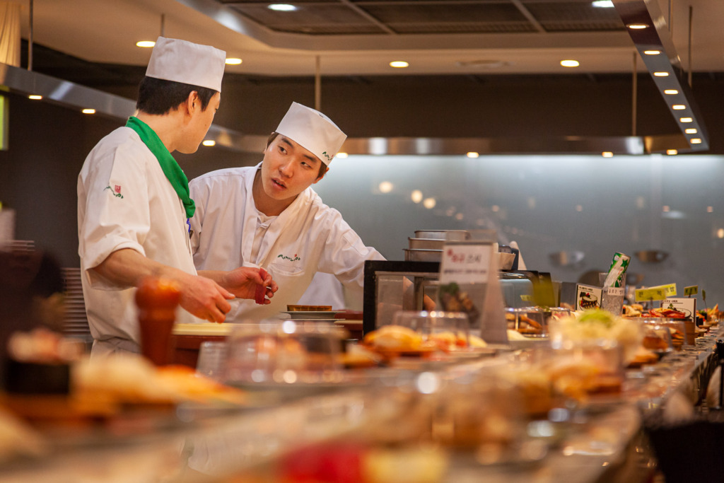 Aperture Mode was used to make these two sushi chefs in Seoul stand out.
