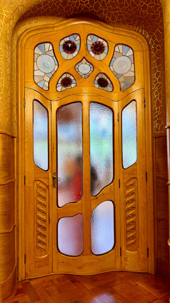 iPhone travel photography makes it easy to take a photo of the Casa Batllo Door