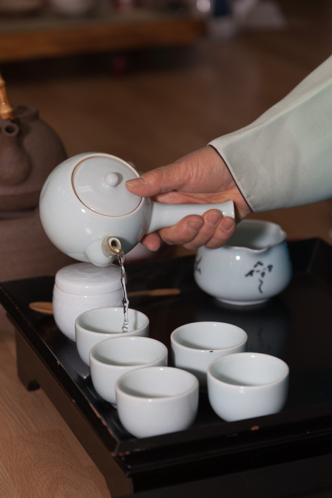 3 camera settings for creative control were used to capture this image of water being poured during a tea ceremony