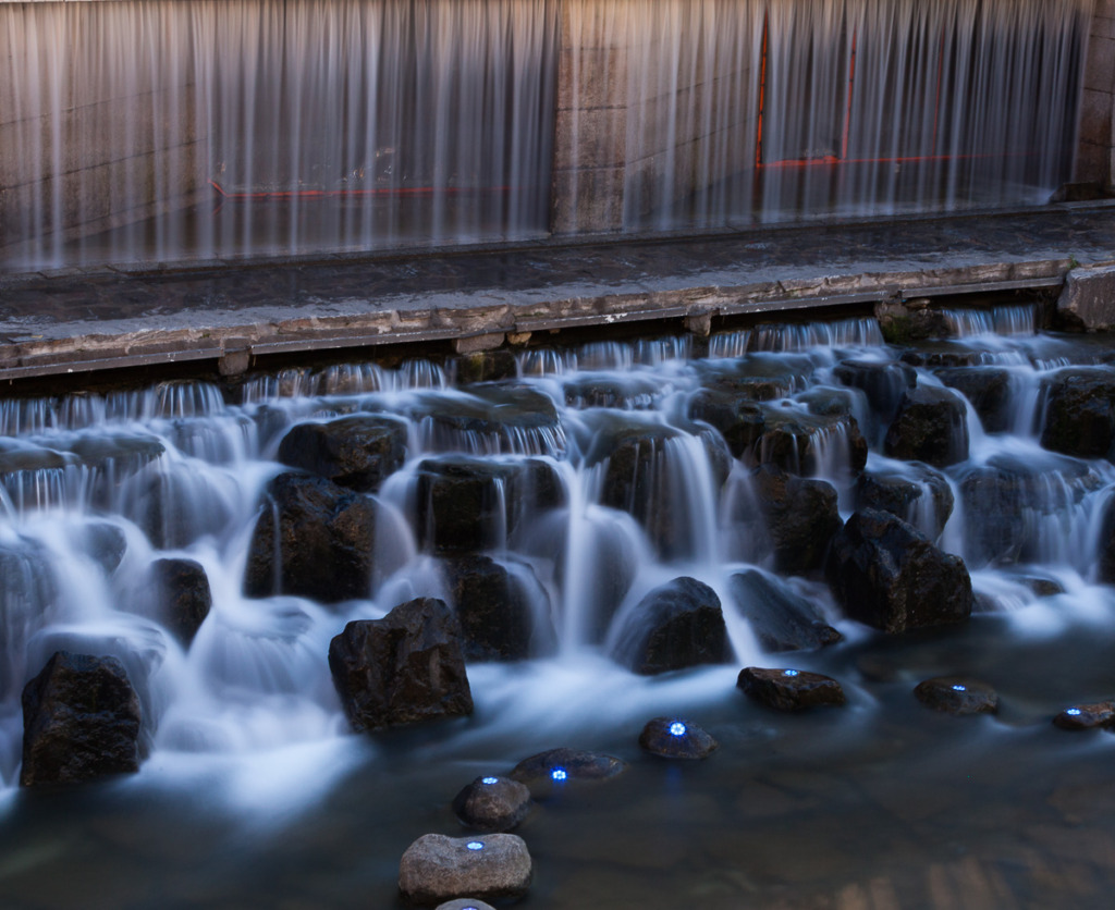 3 camera settings for creative control were used to capture this long-exposure photo of a waterfall in Seoul